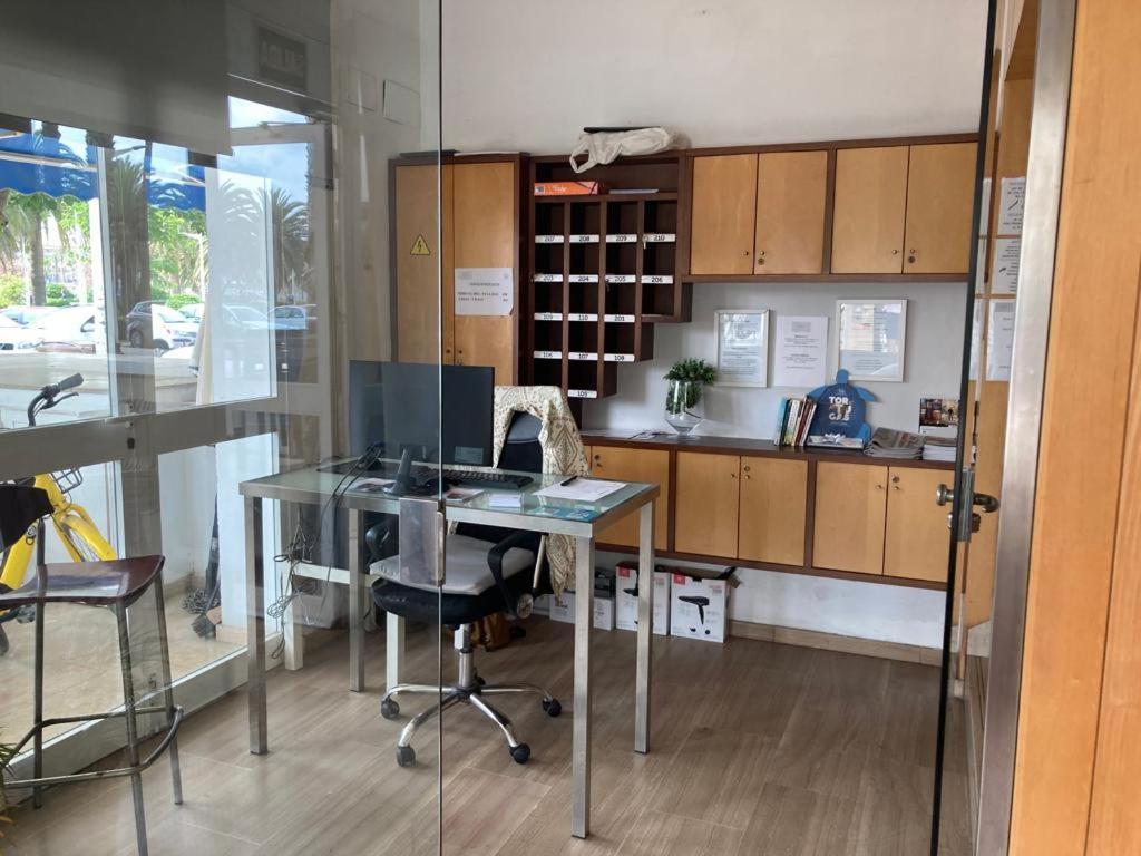 Malvarrosa Beach Rooms Валенсия Екстериор снимка