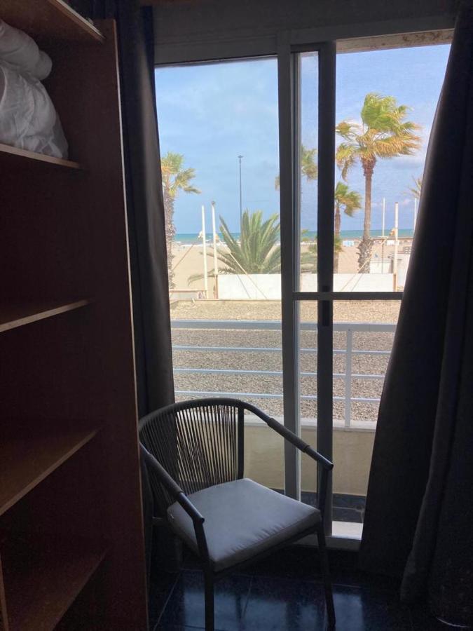Malvarrosa Beach Rooms Валенсия Екстериор снимка
