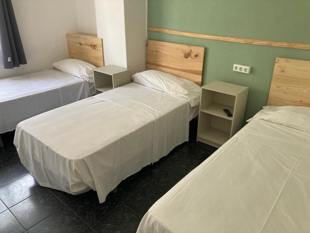 Malvarrosa Beach Rooms Валенсия Екстериор снимка