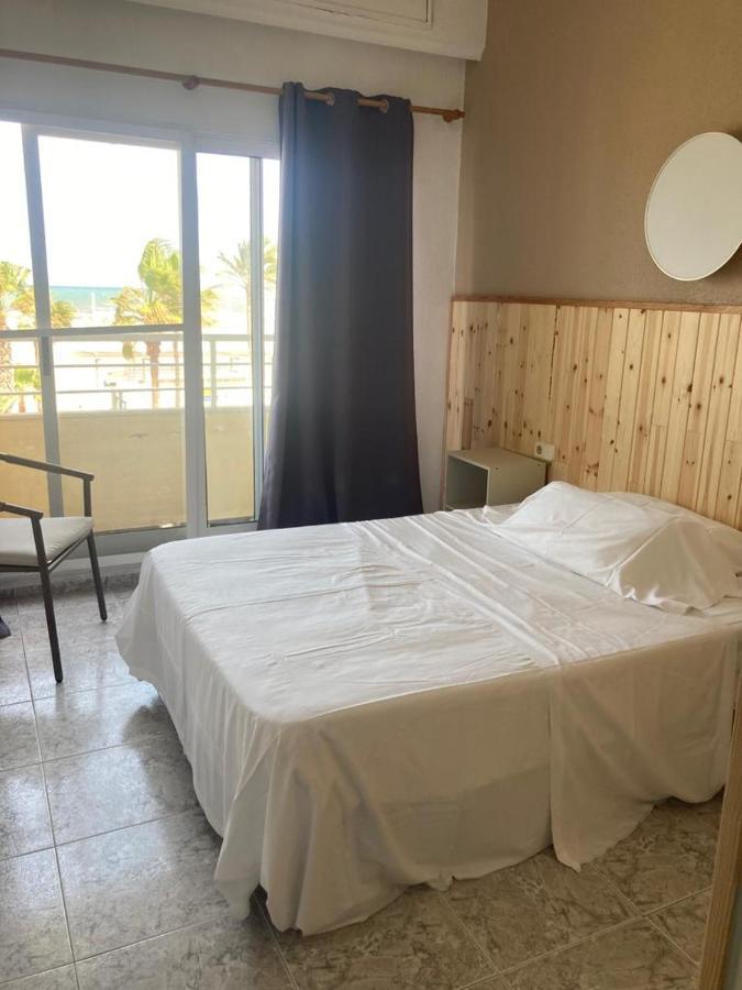 Malvarrosa Beach Rooms Валенсия Екстериор снимка