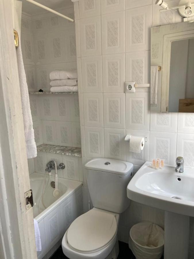 Malvarrosa Beach Rooms Валенсия Екстериор снимка