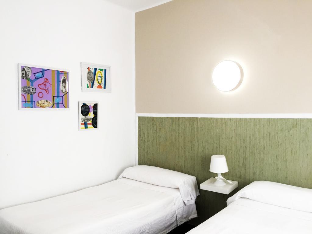 Malvarrosa Beach Rooms Валенсия Екстериор снимка