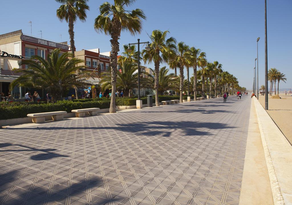 Malvarrosa Beach Rooms Валенсия Екстериор снимка