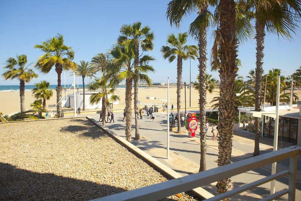 Malvarrosa Beach Rooms Валенсия Екстериор снимка